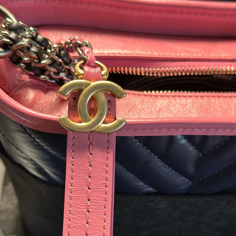 CHANEL (Small) Gabrielle Hobo Bag
